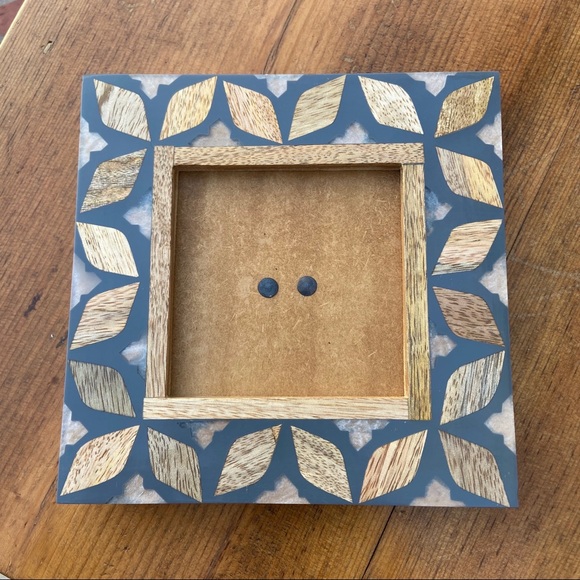 Pair of Picture Frames 🖼 - Picture 6 of 7